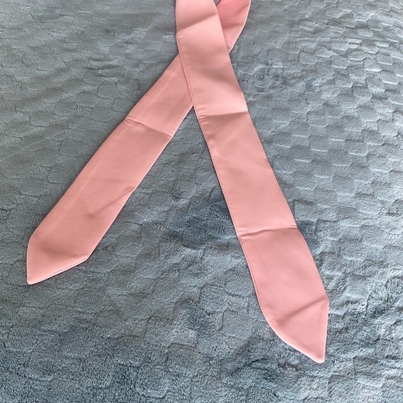 Soft pink satin collar gold buttons double breasted - Picture 2 of 2